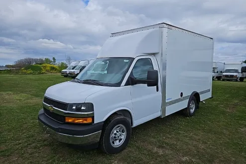 2023 Chevrolet Express Cutaway 3500 photo 2