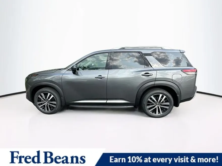 2025 Nissan Pathfinder Platinum photo 1
