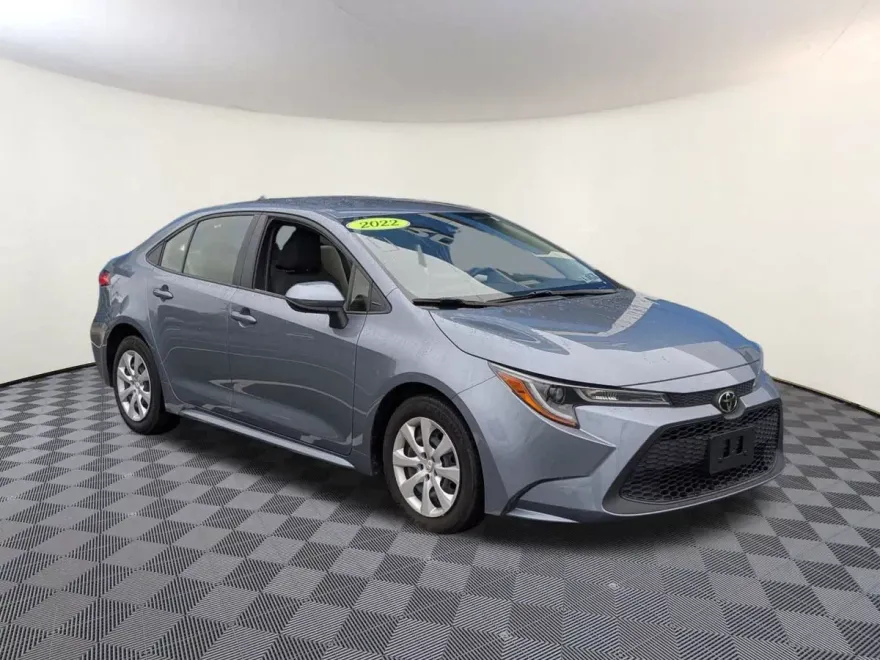 2022 Toyota Corolla LE photo 1