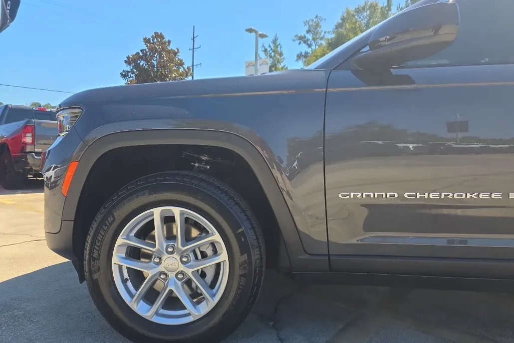 2025 Jeep Grand Cherokee Laredo X photo 1