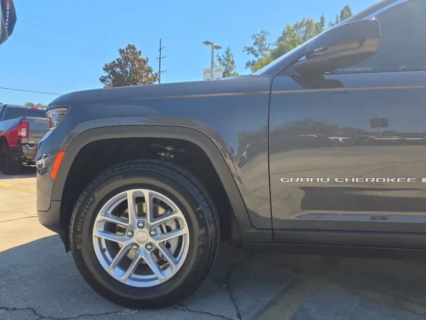 2025 Jeep Grand Cherokee Laredo X photo 1