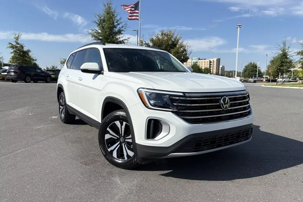 2025 Volkswagen Atlas SE photo 1