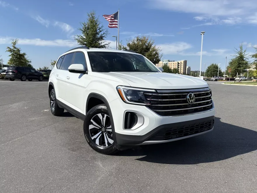2025 Volkswagen Atlas SE photo 1