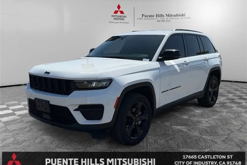2023 Jeep Grand Cherokee Altitude photo 1