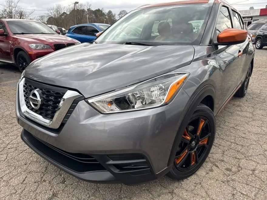 2019 Nissan Kicks SR photo 1