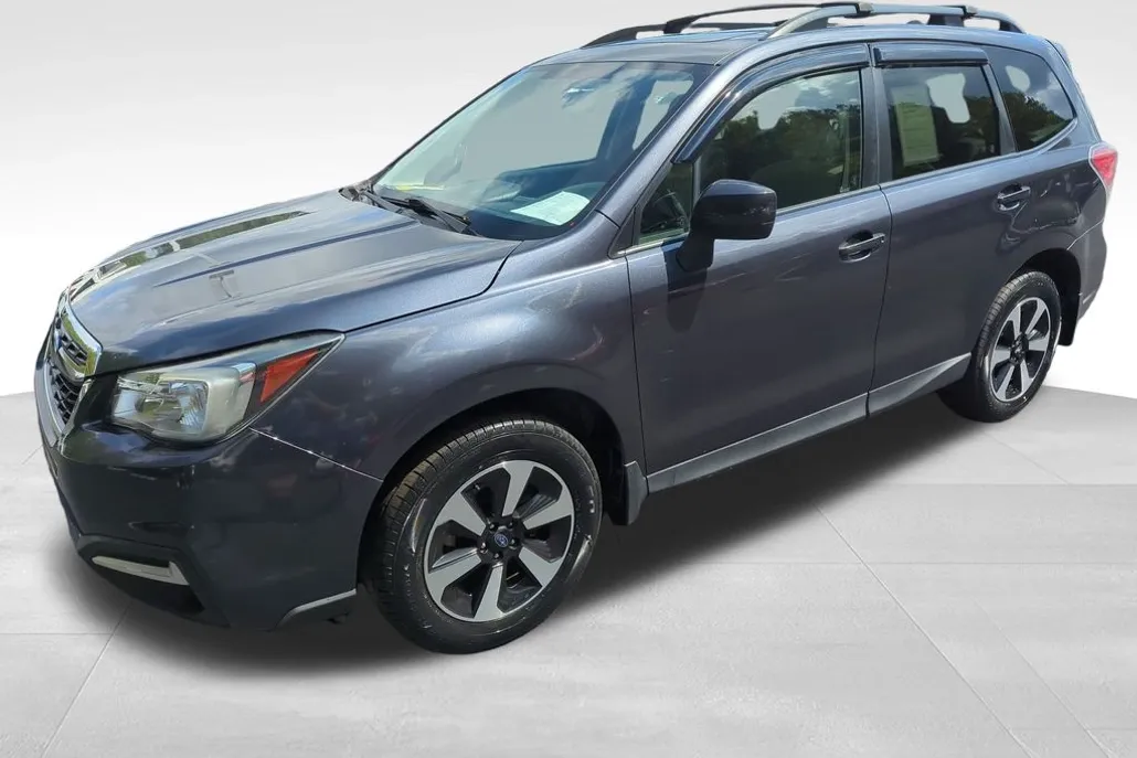 2017 Subaru Forester 2.5i Premium photo 1