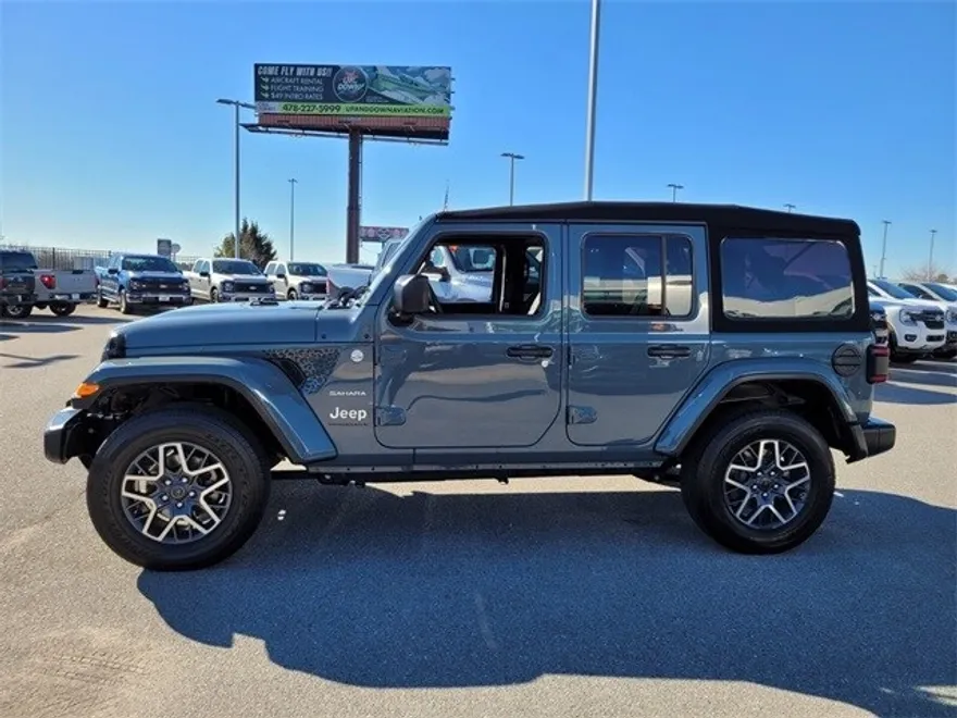 2024 Jeep Wrangler Sahara photo 4