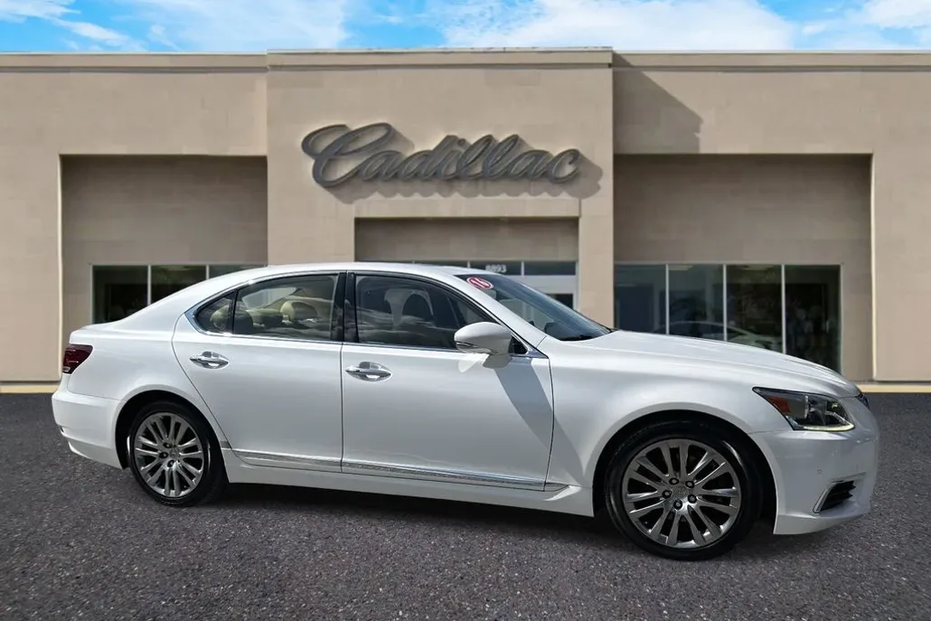 2016 Lexus LS 460 photo 1