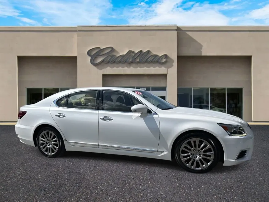 2016 Lexus LS 460 photo 1
