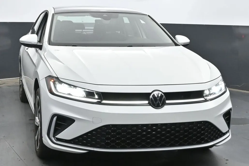 2025 Volkswagen Jetta SEL photo 1