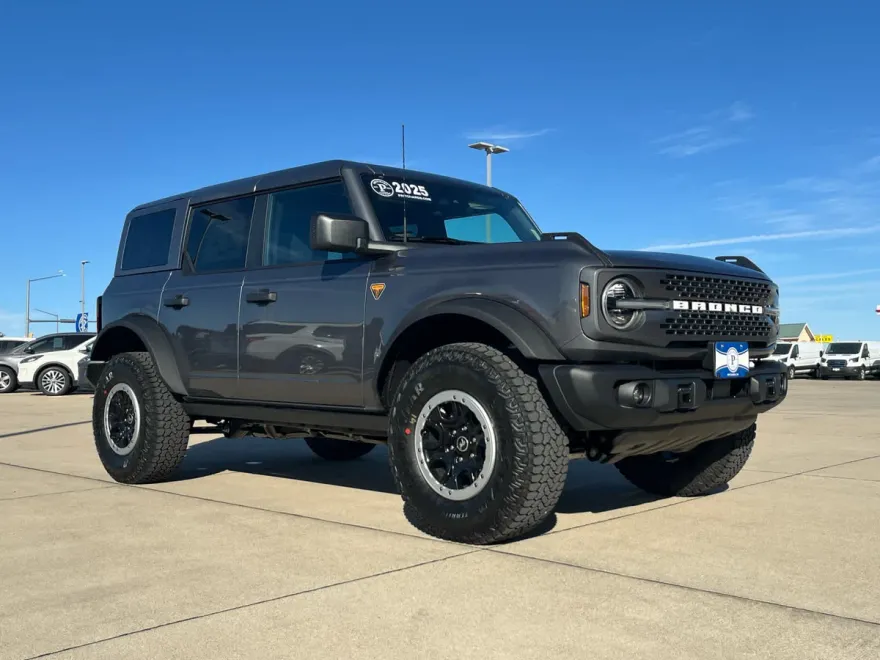 2025 Ford Bronco Badlands photo 1