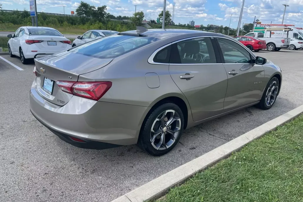 2022 Chevrolet Malibu 1LT photo 1