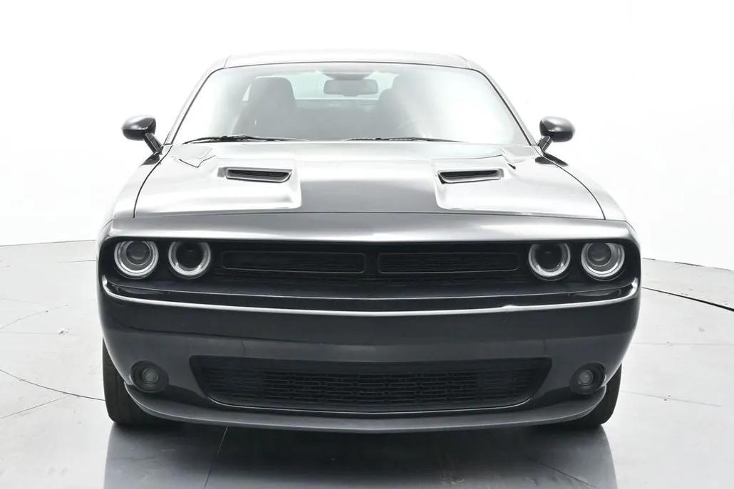 2021 Dodge Challenger SXT photo 1