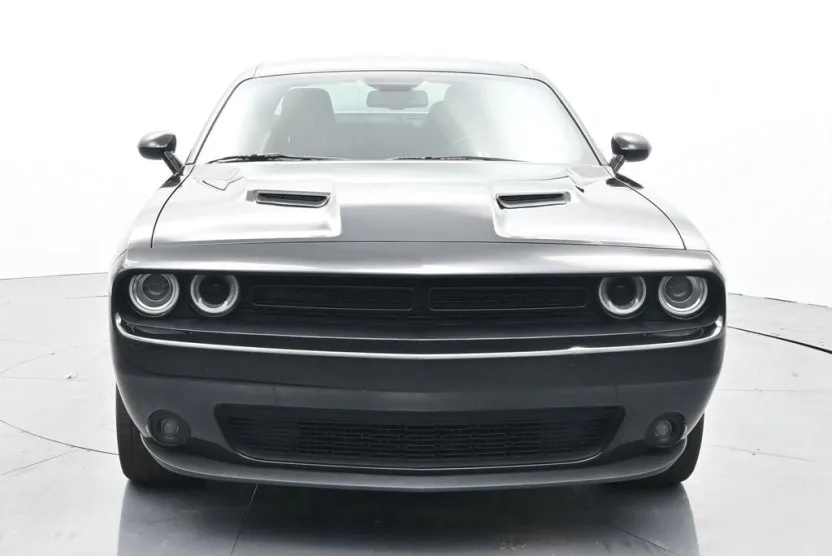 2021 Dodge Challenger SXT photo 1