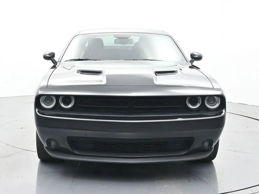 2021 Dodge Challenger SXT photo 1