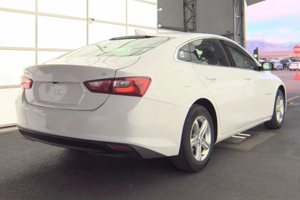 2023 Chevrolet Malibu 1LT photo 1