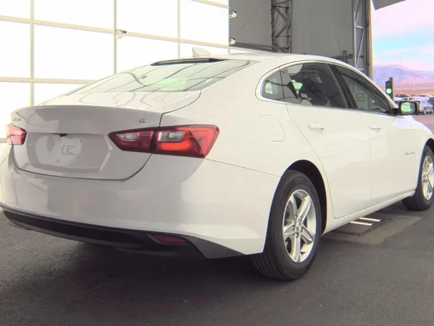 2023 Chevrolet Malibu 1LT photo 1