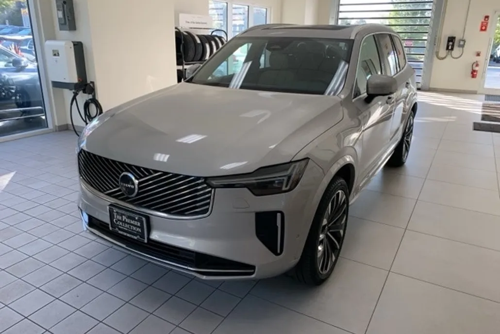 2025 Volvo XC90 Plus photo 1