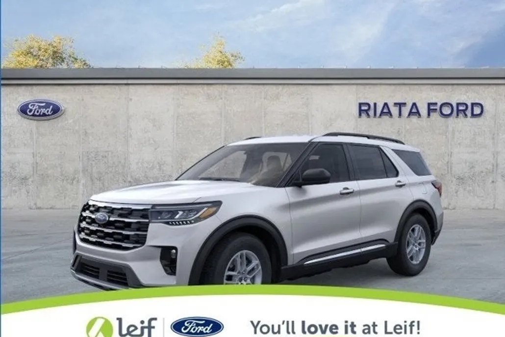 2025 Ford Explorer photo 1