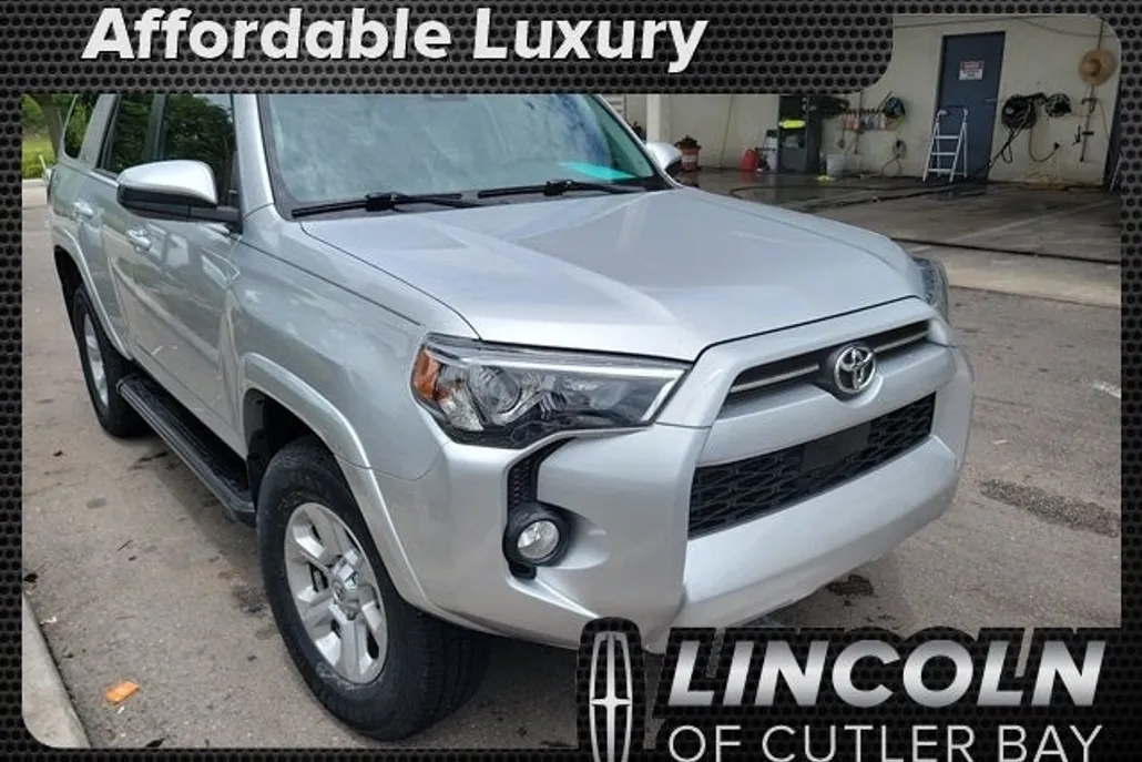 2020 Toyota 4Runner SR5 photo 1