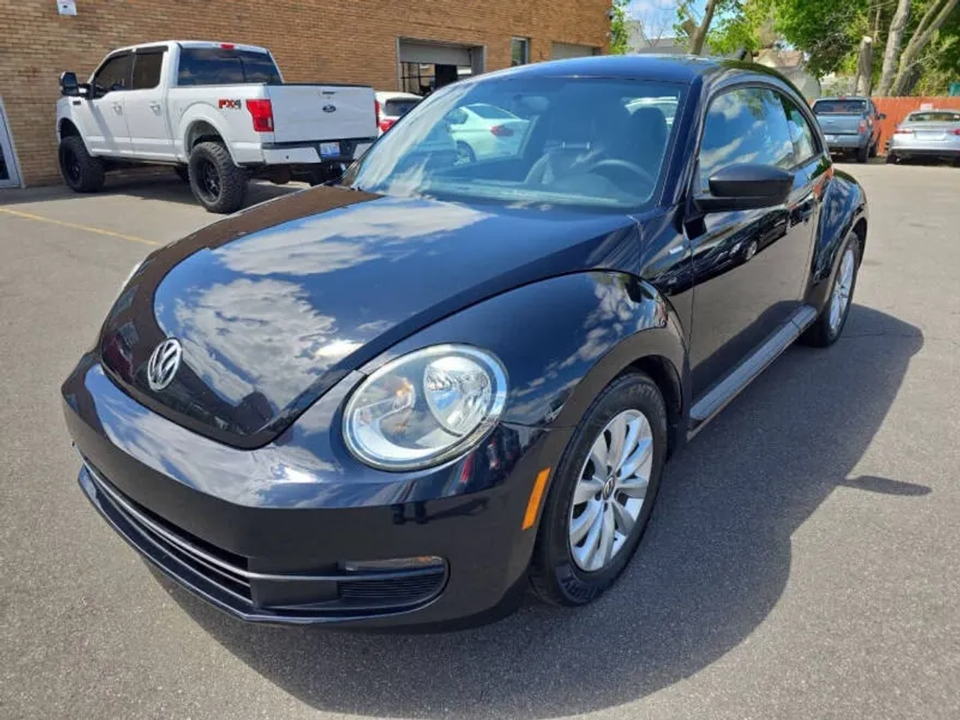2016 Volkswagen Beetle 1.8T Wolfsburg Edition photo 1