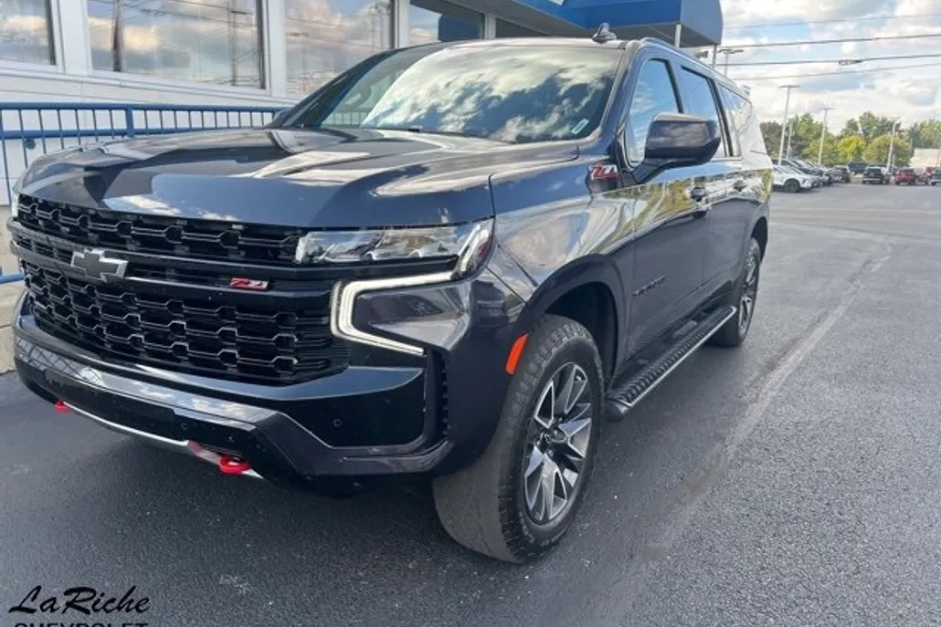 2023 Chevrolet Suburban Z71 photo 1