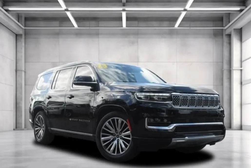 2023 Jeep Grand Wagoneer III photo 1
