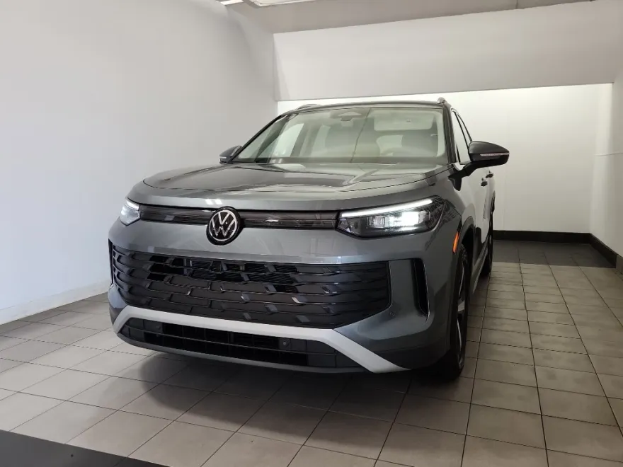 2025 Volkswagen Tiguan SE photo 1