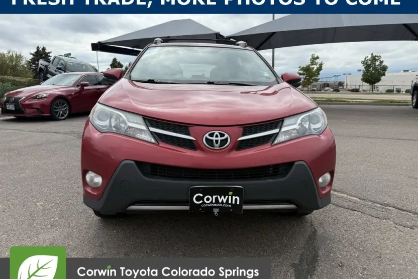 2015 Toyota RAV4 XLE photo 1