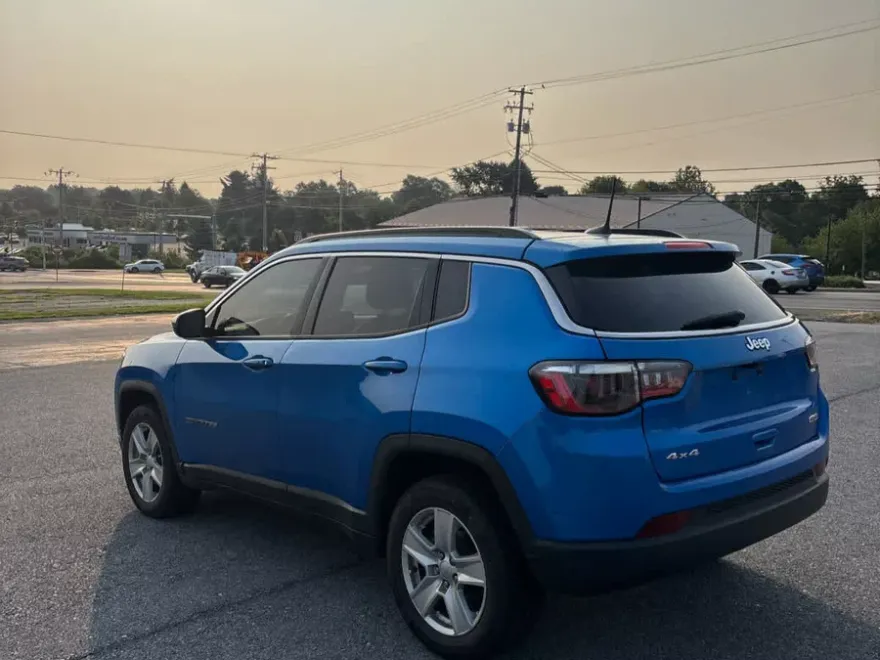 2022 Jeep Compass Latitude photo 1