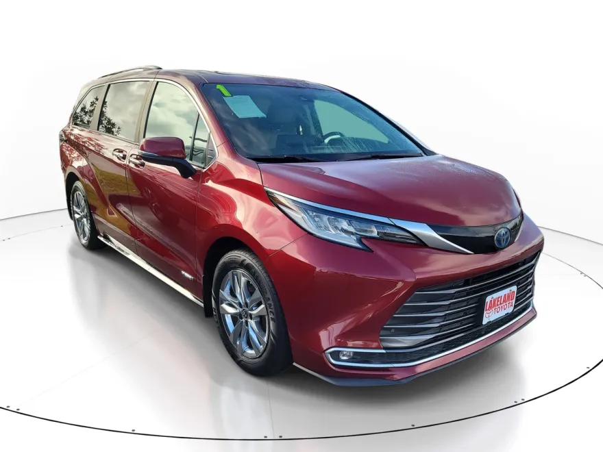 2021 Toyota Sienna Limited photo 1