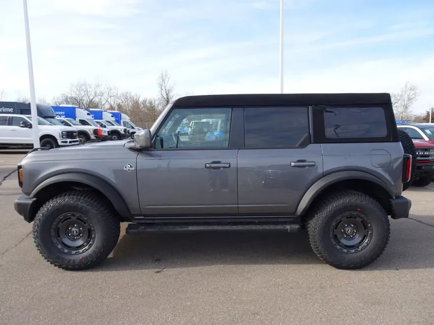 2024 Ford Bronco Outer Banks photo 1