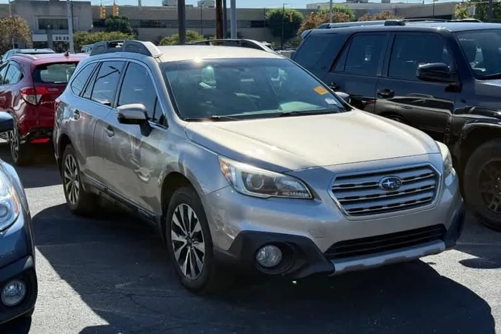 2016 Subaru Outback 2.5i Limited photo 1