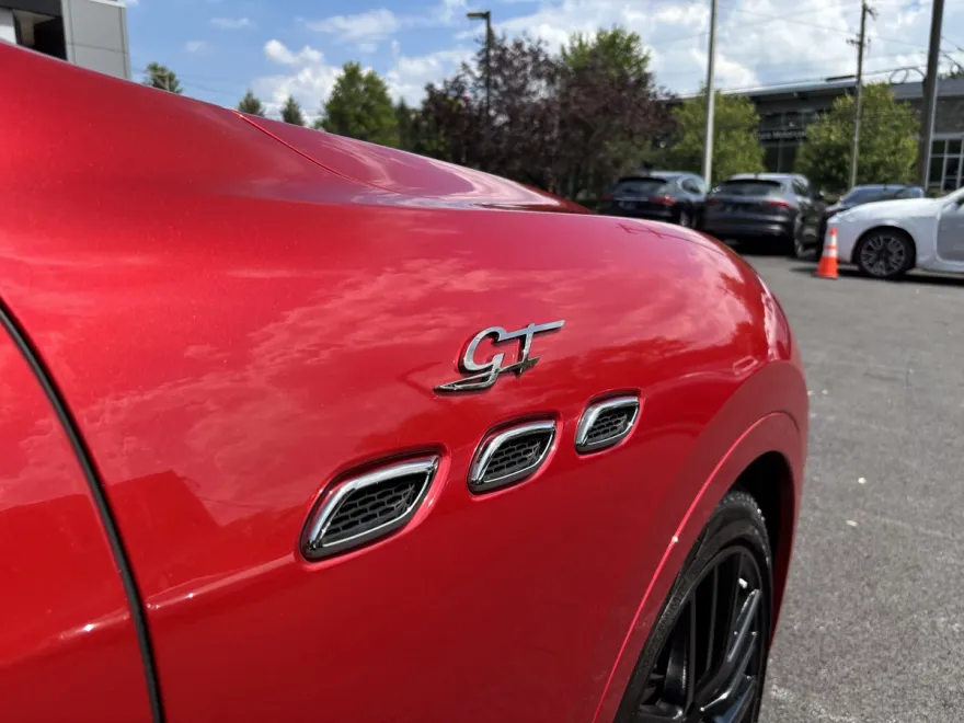2022 Maserati Levante GT photo 1