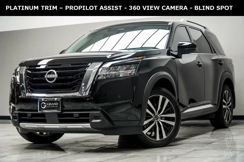2024 Nissan Pathfinder Platinum photo 1