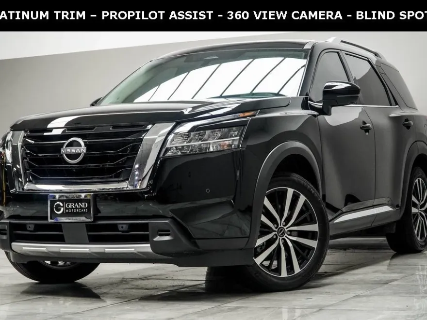 2024 Nissan Pathfinder Platinum photo 1