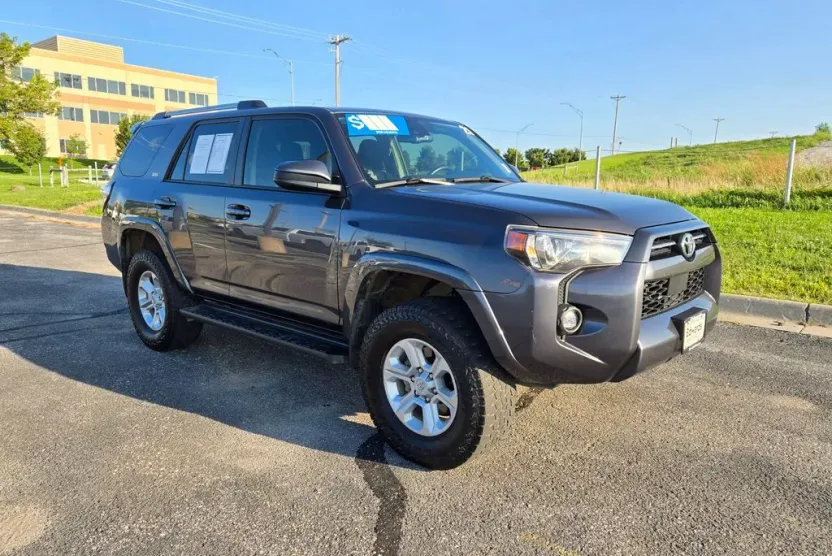 2021 Toyota 4Runner SR5 photo 1