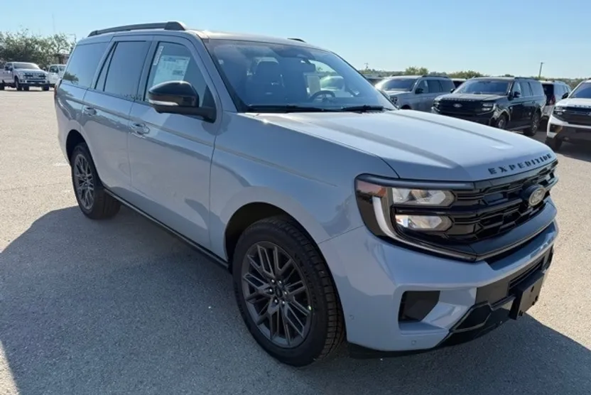 2025 Ford Expedition Platinum photo 1