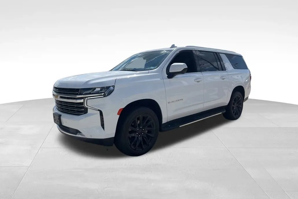 2023 Chevrolet Suburban LT photo 1