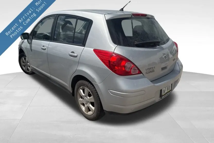 2012 Nissan Versa 1.8 S photo 1