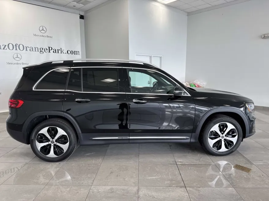 2026 Mercedes Benz GLB 250 4MATIC photo 1
