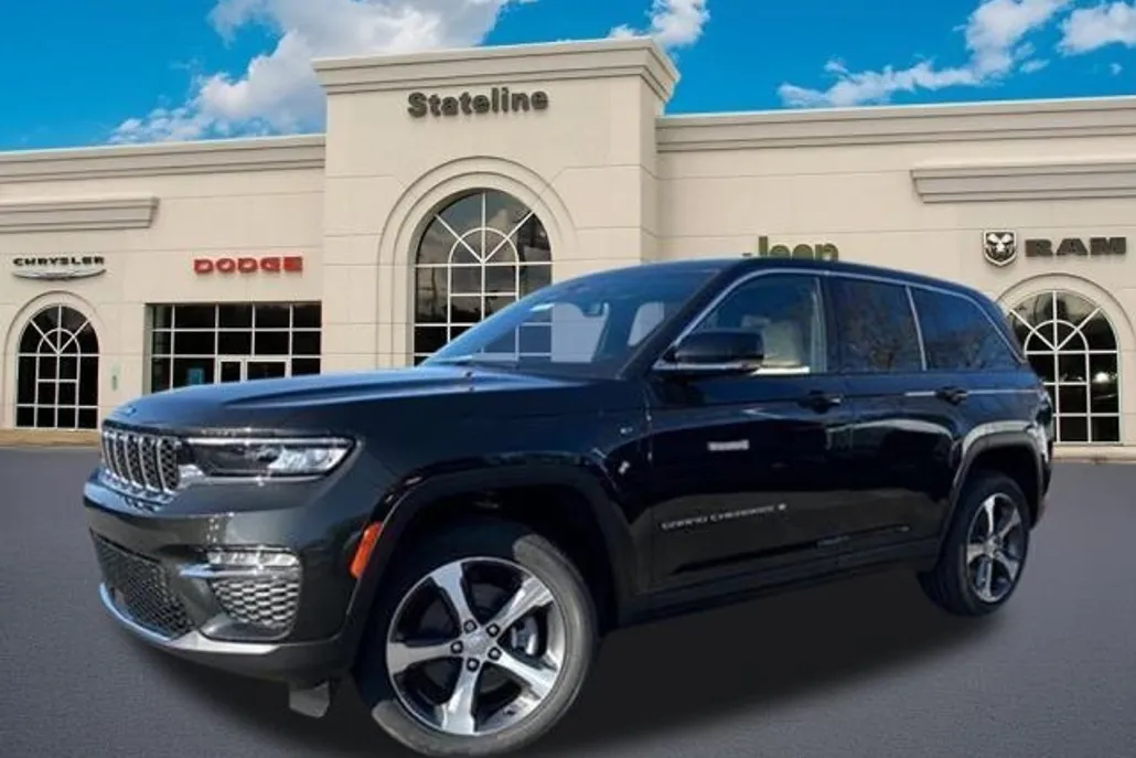 2024 Jeep Cherokee 4xe photo 1