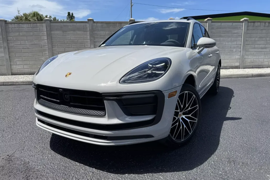 2025 Porsche Macan T photo 1