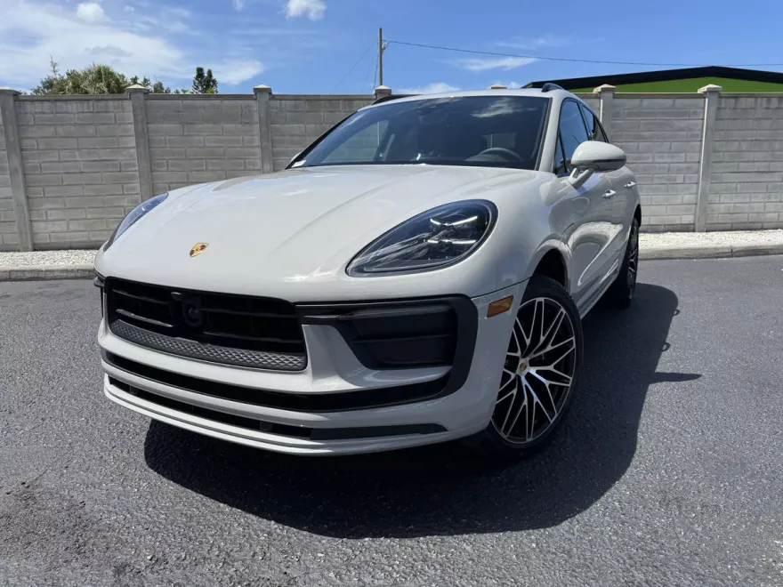 2025 Porsche Macan T photo 1