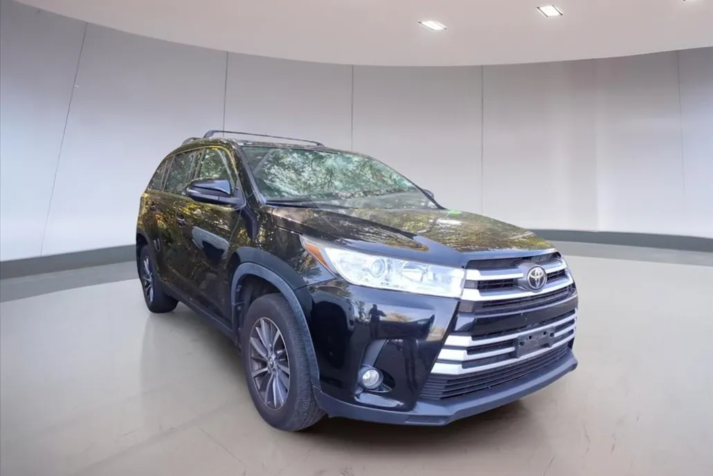 2019 Toyota Highlander XLE photo 1