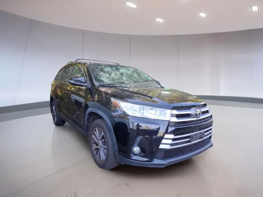 2019 Toyota Highlander XLE photo 1