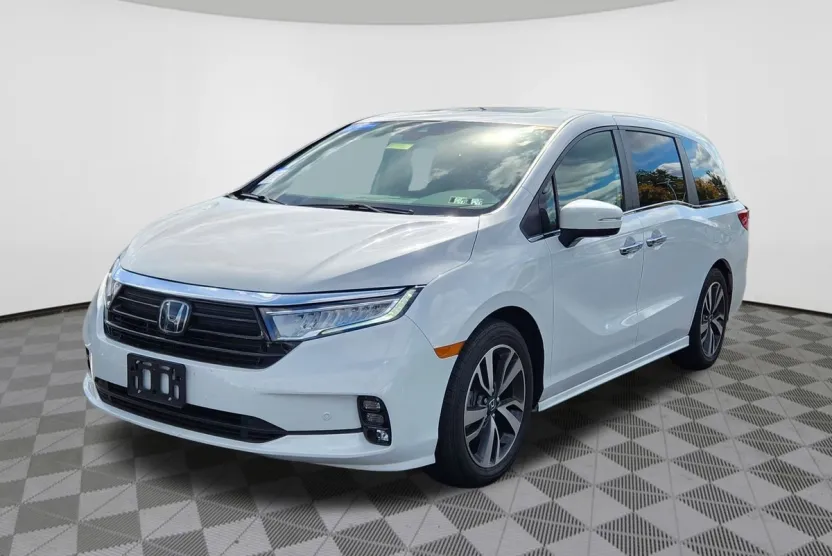 2024 Honda Odyssey Touring photo 1