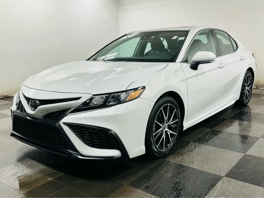 2023 Toyota Camry SE photo 1