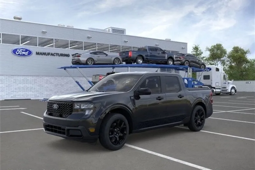 2025 Ford Maverick XLT photo 1
