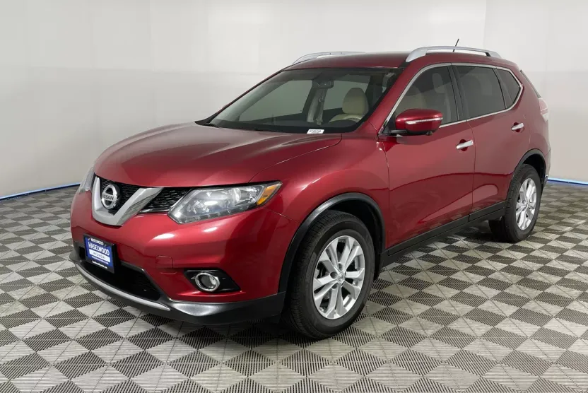 2015 Nissan Rogue SV photo 1